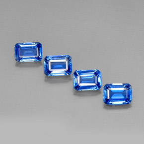 カラットの天然ブルーカイヤナイト（7.1×5.1 mm・エメラルドカット）