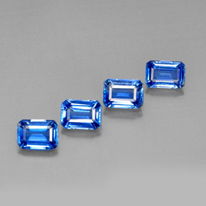 カラットの天然ブルーカイヤナイト（7.1×5.1 mm・エメラルドカット）