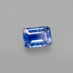1.26カラットの天然ブルーカイヤナイト（7.2×5.1 mm・エメラルドカット）