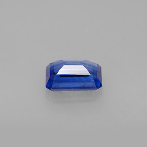 1.26カラットの天然ブルーカイヤナイト（7.2×5.1 mm・エメラルドカット）