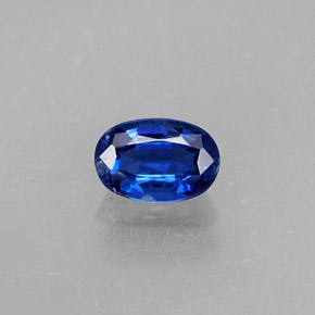 0.69カラットの天然ブルーカイヤナイト（6.1×4.2 mm・オーバルカット）