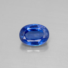 0.64カラットの天然ブルーカイヤナイト（5.8×4.3 mm・オーバルカット）
