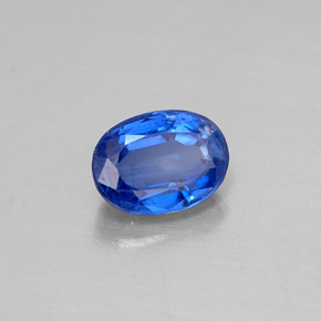 0.64カラットの天然ブルーカイヤナイト（5.8×4.3 mm・オーバルカット）