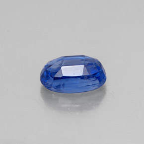 0.64カラットの天然ブルーカイヤナイト（5.8×4.3 mm・オーバルカット）
