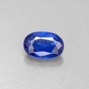 0.67カラットの天然ブルーカイヤナイト（6.2×4.2 mm・オーバルカット）