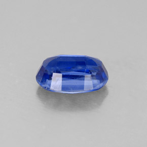 0.67カラットの天然ブルーカイヤナイト（6.2×4.2 mm・オーバルカット）