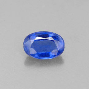 0.64カラットの天然ブルーカイヤナイト（6.1×4.2 mm・オーバルカット）