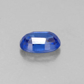 0.64カラットの天然ブルーカイヤナイト（6.1×4.2 mm・オーバルカット）