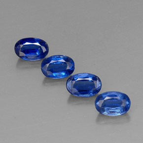 カラットの天然ディープブルーカイヤナイト（6.1×4.2 mm・オーバルカット）