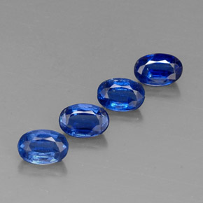カラットの天然ディープブルーカイヤナイト（6.1×4.2 mm・オーバルカット）