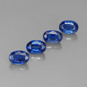 カラットの天然ディープブルーカイヤナイト（6.1×4.2 mm・オーバルカット）