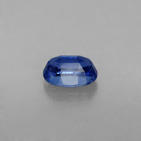 0.72カラットの天然ディープブルーカイヤナイト（6×4.3 mm・オーバルカット）
