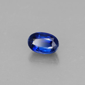 0.84カラットの天然ディープブルーカイヤナイト（6.2×4.2 mm・オーバルカット）