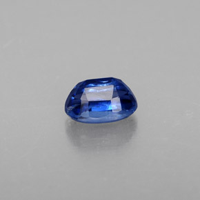 0.84カラットの天然ディープブルーカイヤナイト（6.2×4.2 mm・オーバルカット）