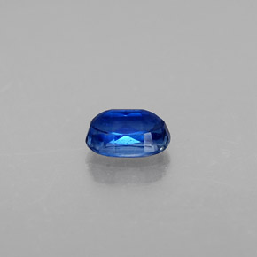 0.80カラットの天然ディープブルーカイヤナイト（6.2×4.2 mm・オーバルカット）