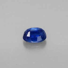0.93カラットの天然ディープブルーカイヤナイト（6.3×4.5 mm・オーバルカット）