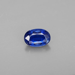 0.56カラットの天然ディープブルーカイヤナイト（5.9×4 mm・オーバルカット）