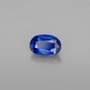 0.56カラットの天然ディープブルーカイヤナイト（5.9×4 mm・オーバルカット）