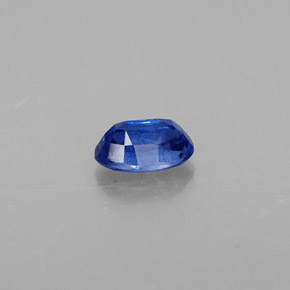 0.56カラットの天然ディープブルーカイヤナイト（5.9×4 mm・オーバルカット）