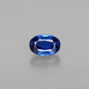 0.68カラットの天然ディープブルーカイヤナイト（6.2×4.2 mm・オーバルカット）