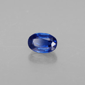 0.68カラットの天然ディープブルーカイヤナイト（6.2×4.2 mm・オーバルカット）