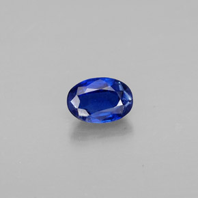 0.68カラットの天然ディープブルーカイヤナイト（6×4.1 mm・オーバルカット）