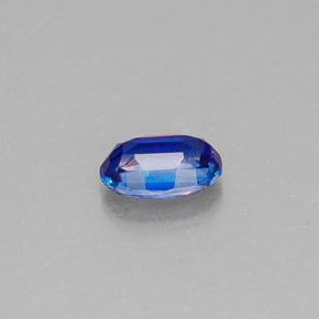 0.58カラットの天然ディープブルーカイヤナイト（6.2×4.1 mm・オーバルカット）