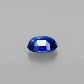 0.71カラットの天然ディープブルーカイヤナイト（6.1×4.3 mm・オーバルカット）
