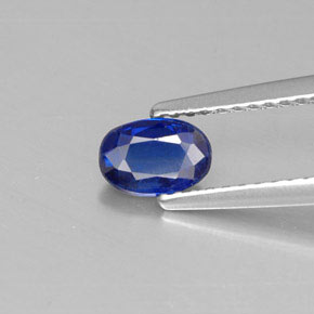 0.58カラットの天然ディープブルーカイヤナイト、オーバルカット、VS