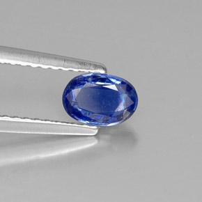 0.61カラットの天然ディープブルーカイヤナイト（6.2×4.3 mm・オーバルカット）