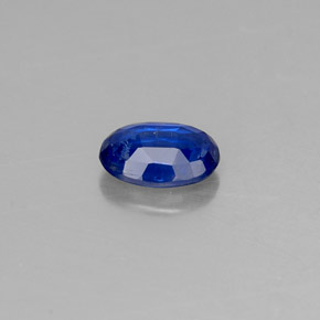 0.61カラットの天然ディープブルーカイヤナイト（6.2×4.3 mm・オーバルカット）