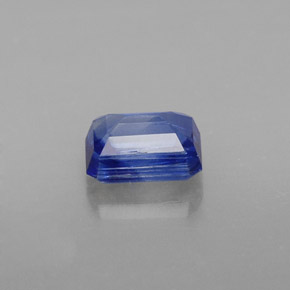 0.96カラットの天然ブルーカイヤナイト（6.1×4.3 mm・エメラルドカット）