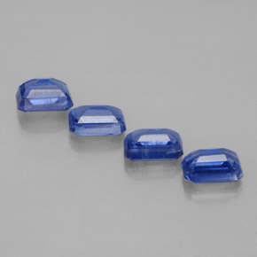 カラットの天然ブルーカイヤナイト（6.2×4.2 mm・エメラルドカット）