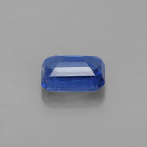 0.77カラットの天然ブルーカイヤナイト（6×4.1 mm・エメラルドカット）
