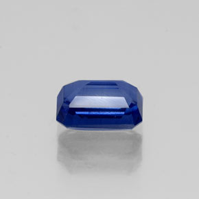 0.86カラットの天然ブルーカイヤナイト（6.2×4 mm・エメラルドカット）