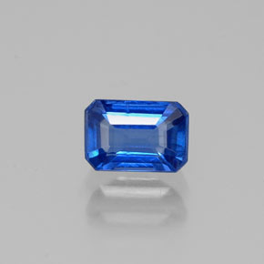 0.75カラットの天然ブルーカイヤナイト（5.9×4 mm・エメラルドカット）