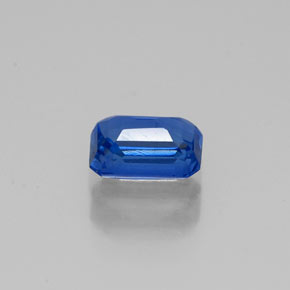 0.75カラットの天然ブルーカイヤナイト（5.9×4 mm・エメラルドカット）