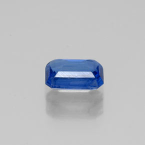 0.75カラットの天然ブルーカイヤナイト（6.2×4 mm・エメラルドカット）