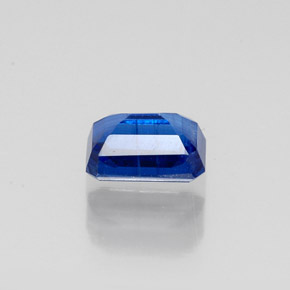0.90カラットの天然ブルーカイヤナイト（6.1×4.2 mm・エメラルドカット）