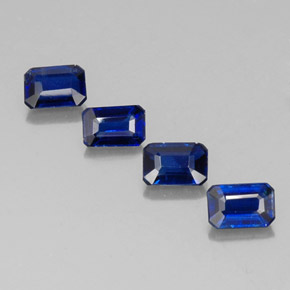 カラットの天然ディープブルーカイヤナイト（6.1×4.1 mm・エメラルドカット）