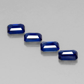 カラットの天然ディープブルーカイヤナイト（6.1×4.1 mm・エメラルドカット）