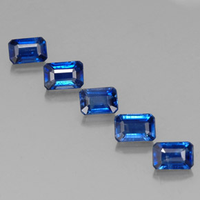 カラットの天然ブルーカイヤナイト（6×4.1 mm・エメラルドカット）