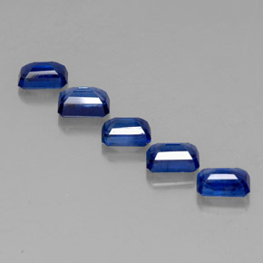 カラットの天然ブルーカイヤナイト（6×4.1 mm・エメラルドカット）