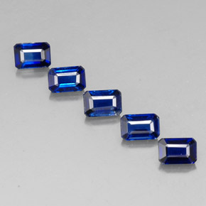 カラットの天然ディープブルーカイヤナイト（6×4.2 mm・エメラルドカット）