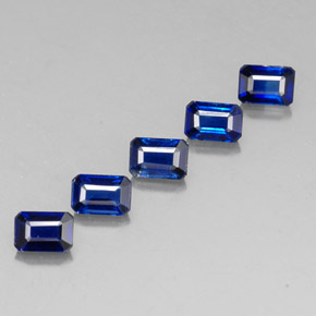 カラットの天然ディープブルーカイヤナイト（6×4.2 mm・エメラルドカット）