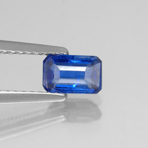 0.72カラットの天然ブルーカイヤナイト（6.2×4 mm・エメラルドカット）