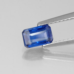 0.72カラットの天然ブルーカイヤナイト（6.2×4 mm・エメラルドカット）