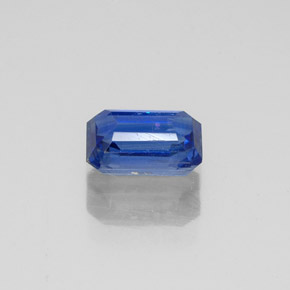 0.72カラットの天然ブルーカイヤナイト（6.2×4 mm・エメラルドカット）