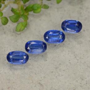 1.57カラットの天然ディープブルーカイヤナイト（5.3×3.3 mm・オーバルカット）