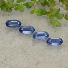 1.57カラットの天然ディープブルーカイヤナイト（5.3×3.3 mm・オーバルカット）